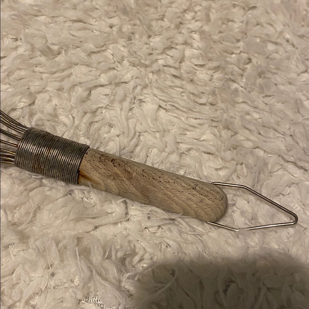 Vintage primitive large Metal Whisk. With wooden handle - Picture 3 of 3